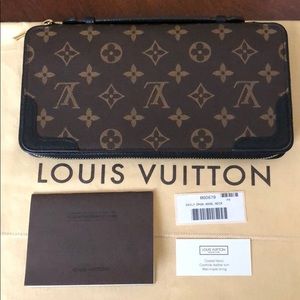Louis Vuitton Daily Organizer Mono Noir.